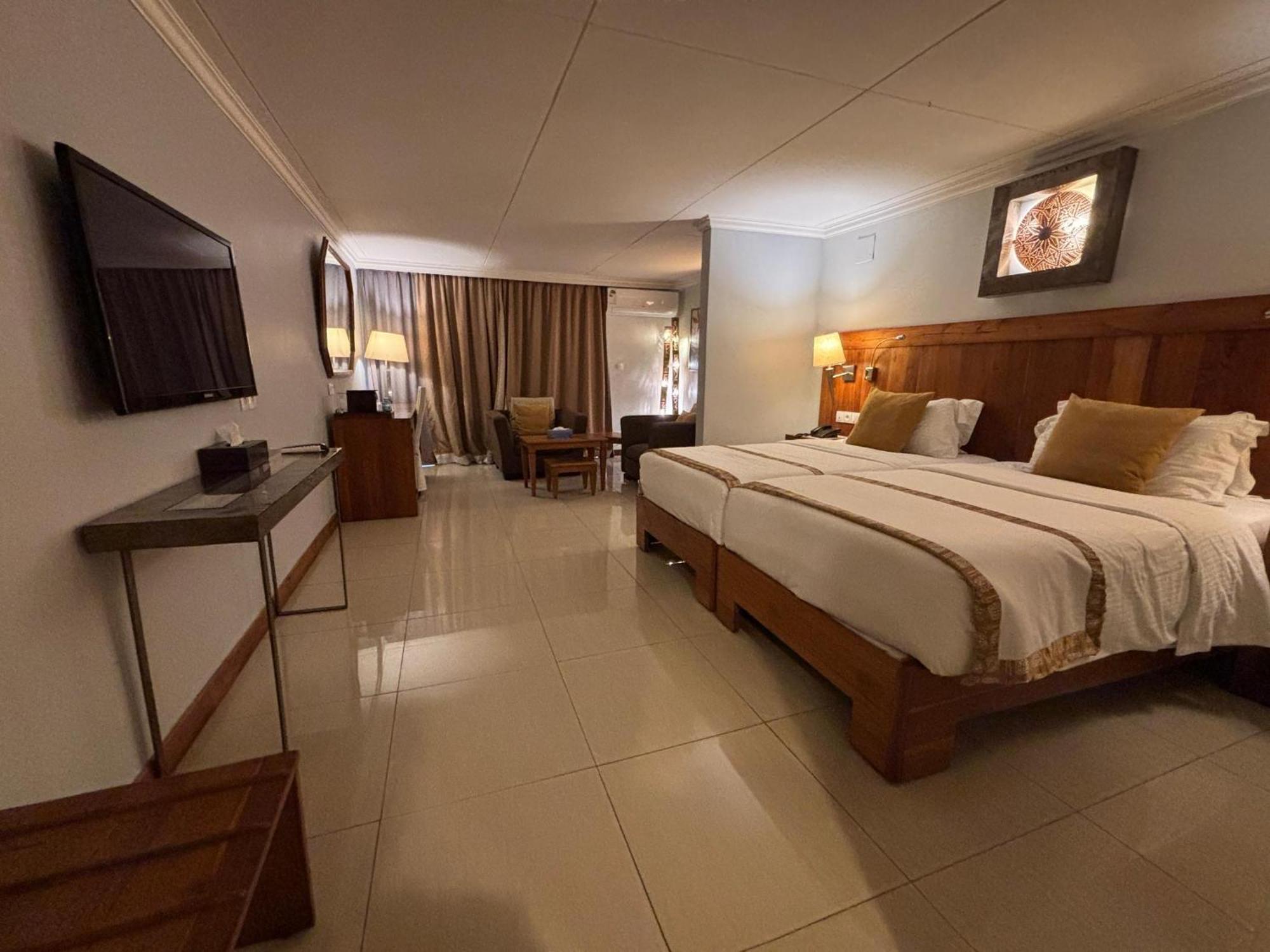 Hotel Du Lac Cotonou Esterno foto
