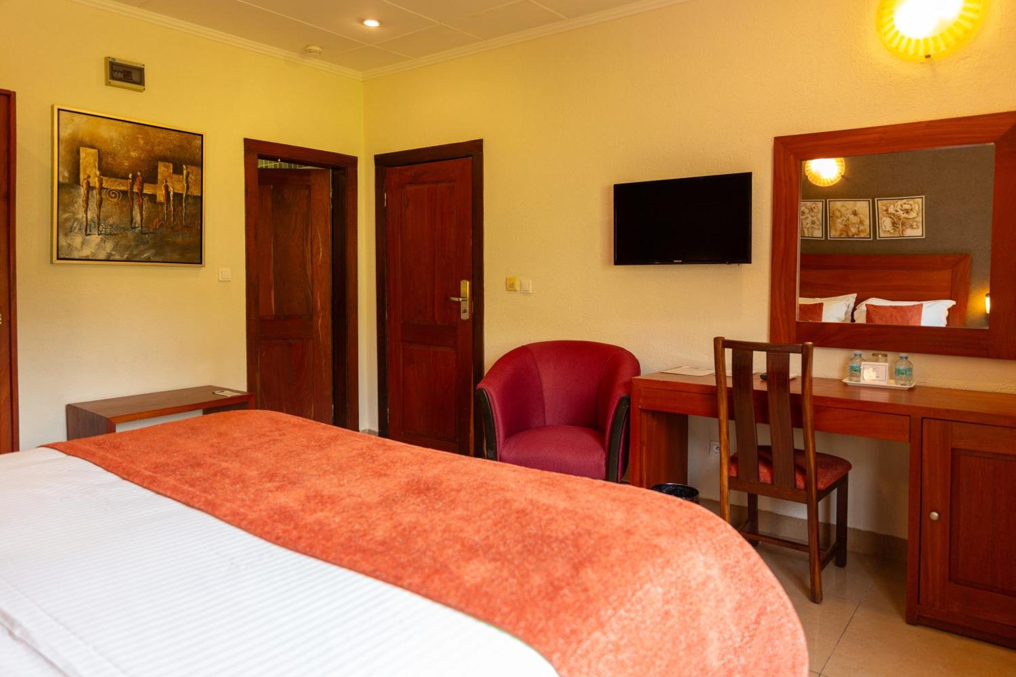 Hotel Du Lac Cotonou Esterno foto